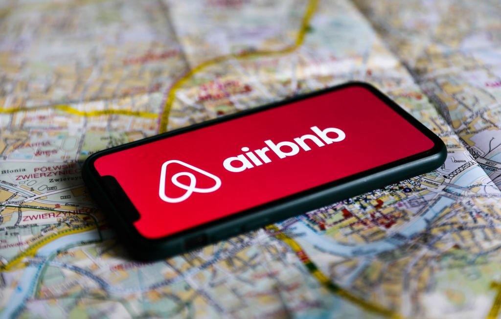 Airbnb is introducing a private car pickup service